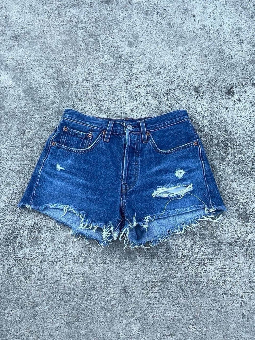 Classic mid-Rise Distressed Denim Shorts - Blue wash 501 style
